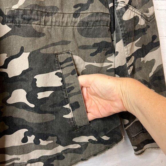 Atmosphere Shacket Womens Size 10 Camouflage Floral Patches Utility Military - Picture 7 of 16